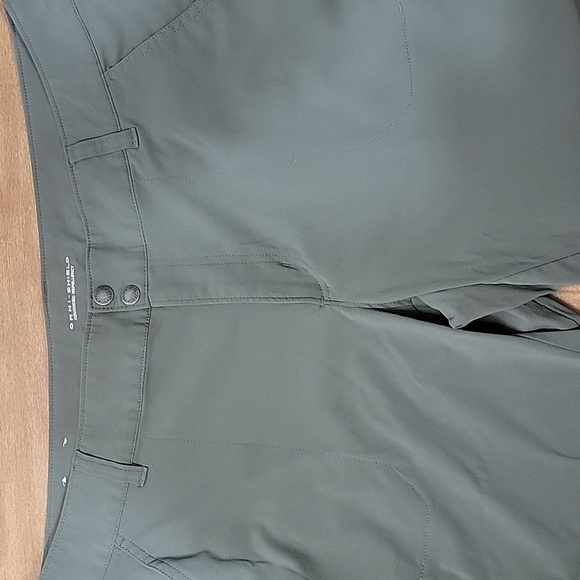 Columbia Women's Omni-Shield Convertible Pants, Green, Size 16W, Pre-owned EUC - Picture 11 of 13
